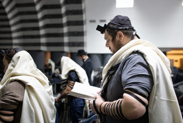 Залман Бухиник в синагоге